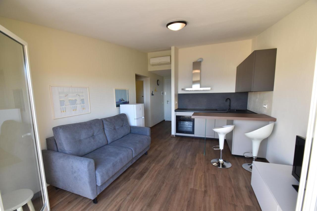 Grotta Azzurra Apartment - Cavoli - Terrazza Vista Mare, Clima E Parcheggio San Piero in Campo  外观 照片