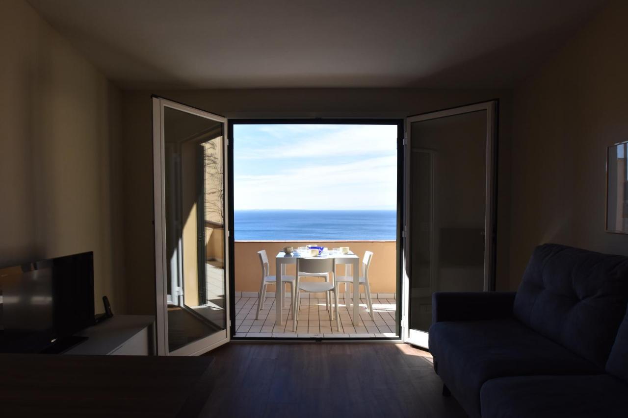 Grotta Azzurra Apartment - Cavoli - Terrazza Vista Mare, Clima E Parcheggio San Piero in Campo  外观 照片