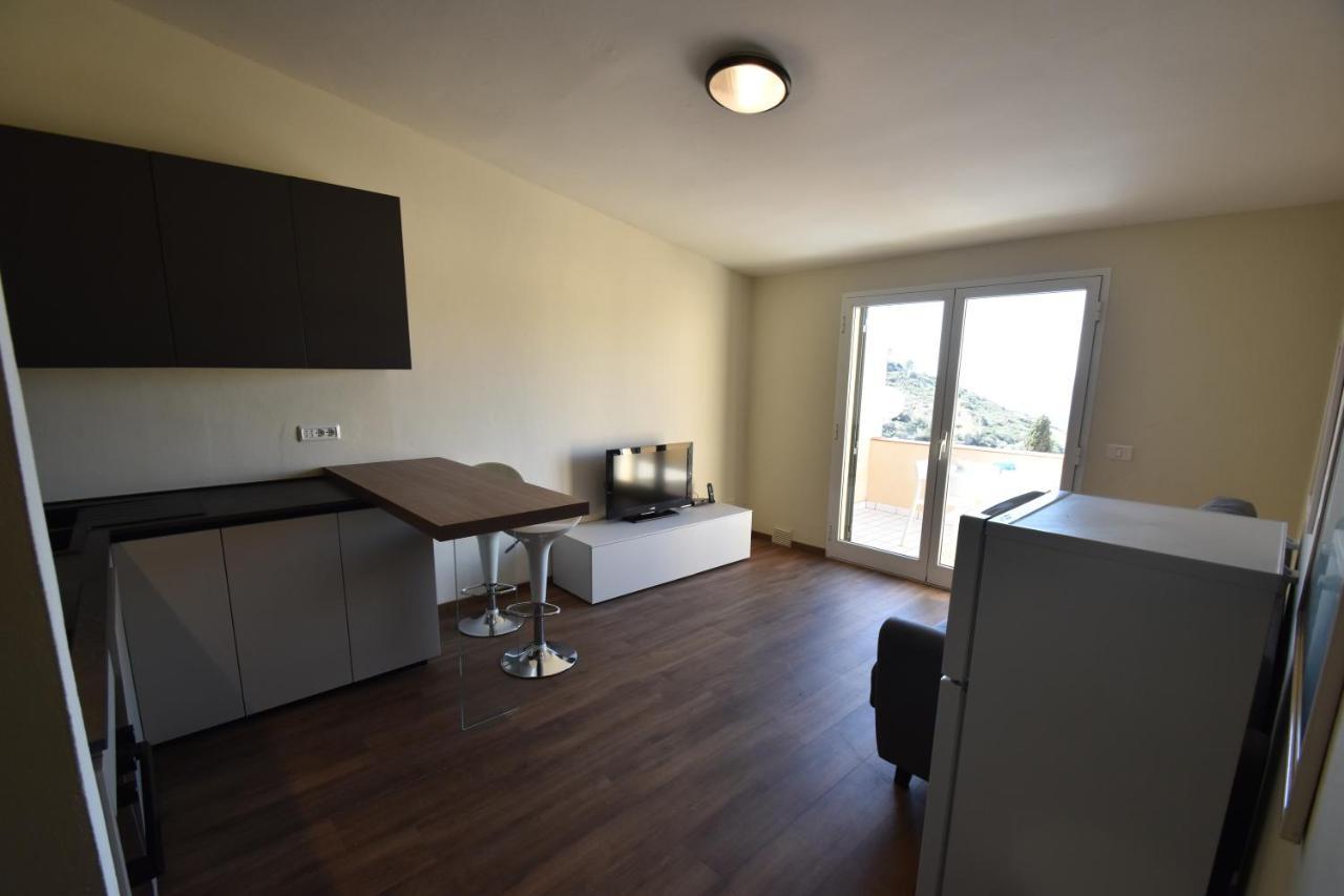 Grotta Azzurra Apartment - Cavoli - Terrazza Vista Mare, Clima E Parcheggio San Piero in Campo  外观 照片