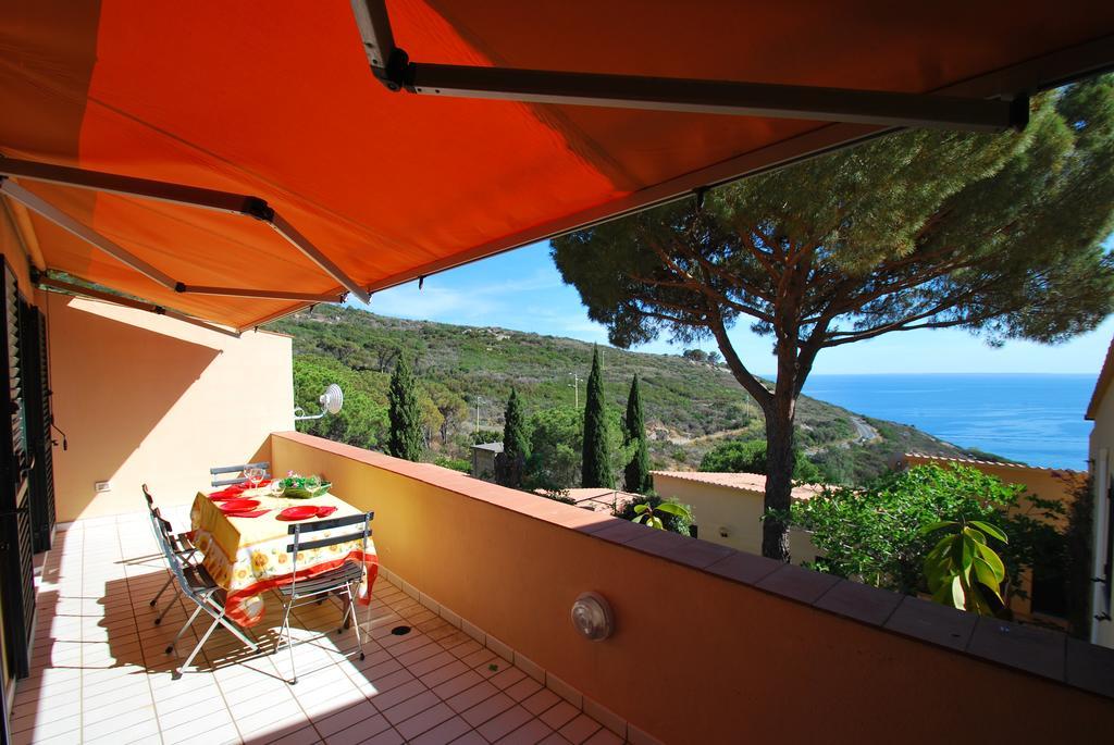 Grotta Azzurra Apartment - Cavoli - Terrazza Vista Mare, Clima E Parcheggio San Piero in Campo  外观 照片